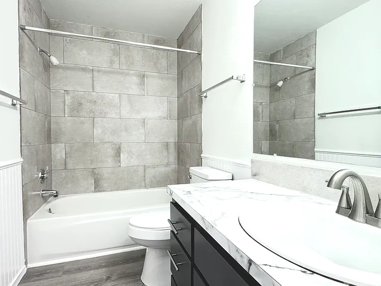 2405 Howard Ave #4 — Photo 9