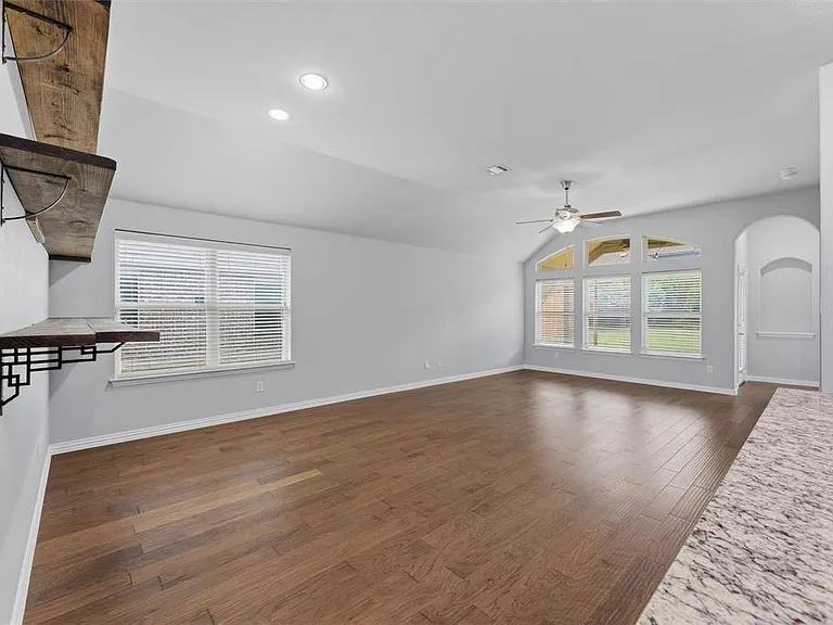 453 Rockaway Dr — Photo 3