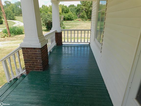 2nd image of 513 Maple St