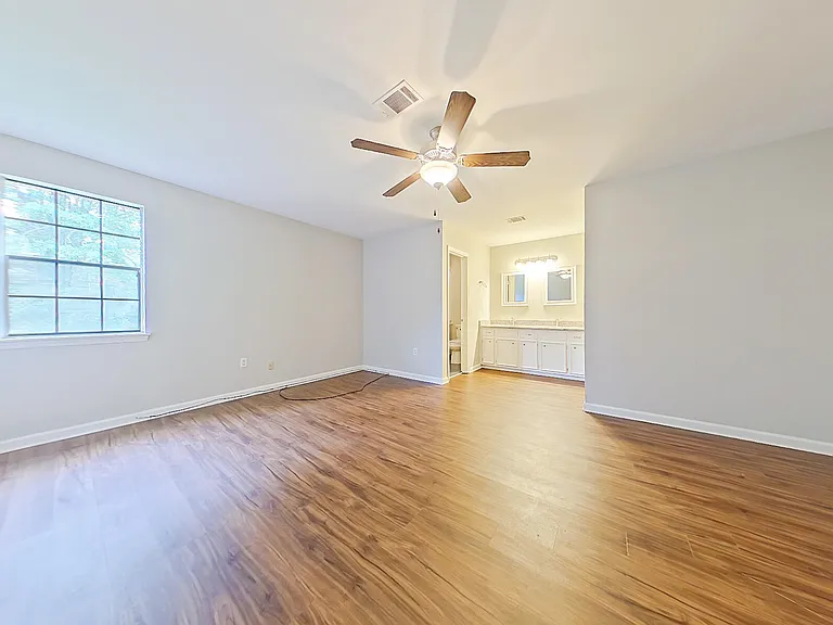 850 Brookfield Pkwy — Photo 11