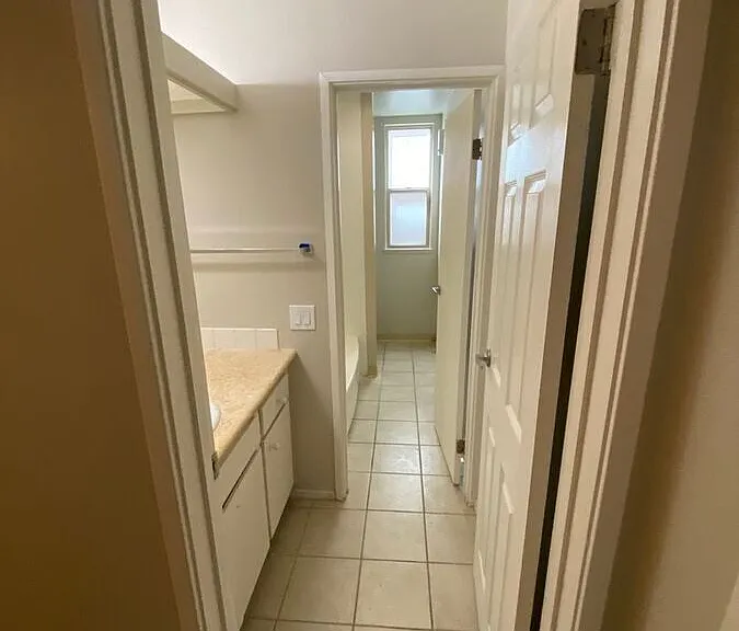 373 Staten Ave — Photo 10