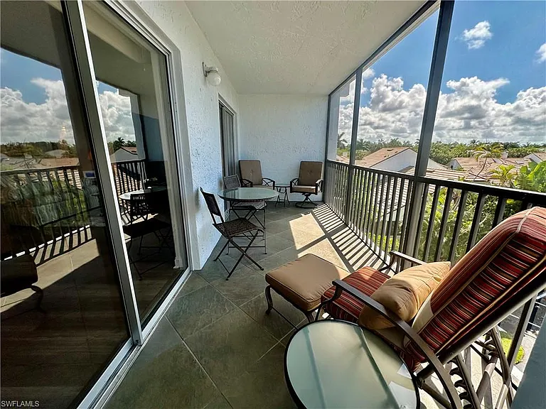555 Park Shore Dr #B-403 — Photo 32