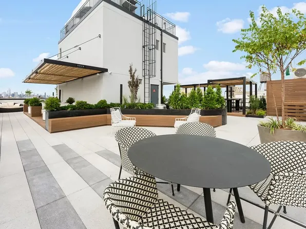 260 Gold Street image 25 of 28