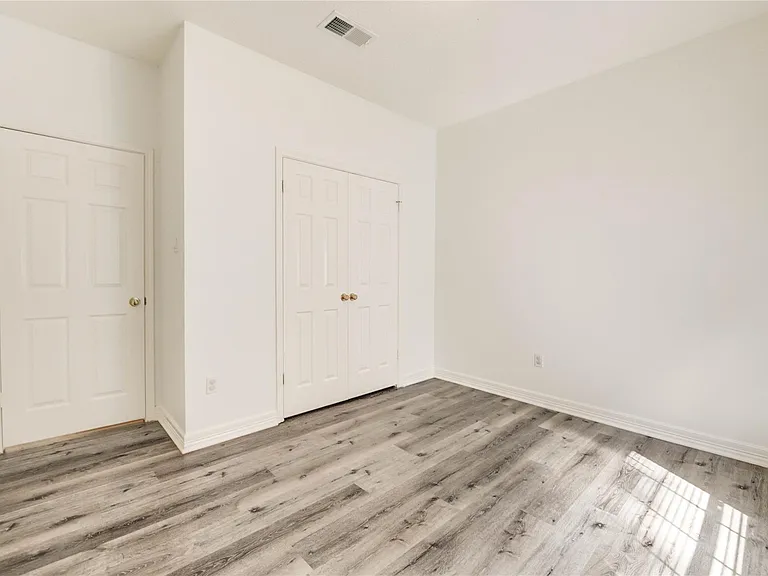8803 Memorial Creek Dr — Photo 35