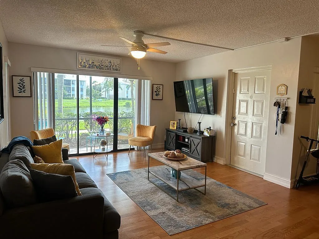 2 bed, 1106 sqft, $2,150 — Photo 3
