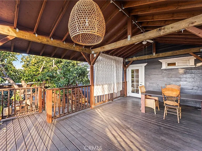 1065 Laguna Ave — Photo 11