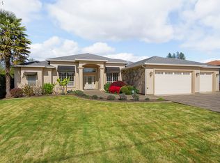 205 W Oriole Dr, Roseburg, OR 97471