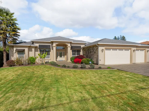 205 W Oriole Dr, Roseburg, OR 97471