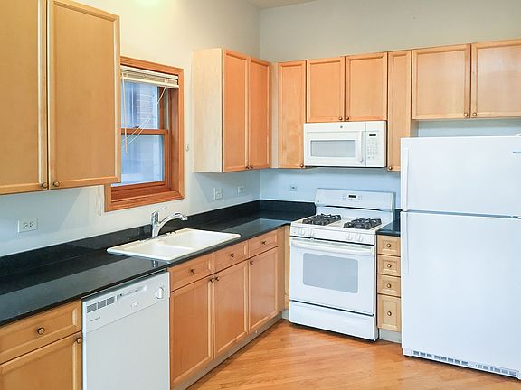 3rd image of 1324 W Diversey Pkwy #3