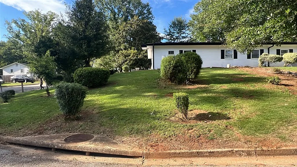 113 - 115 Norris CT C&R Realty — Photo 2