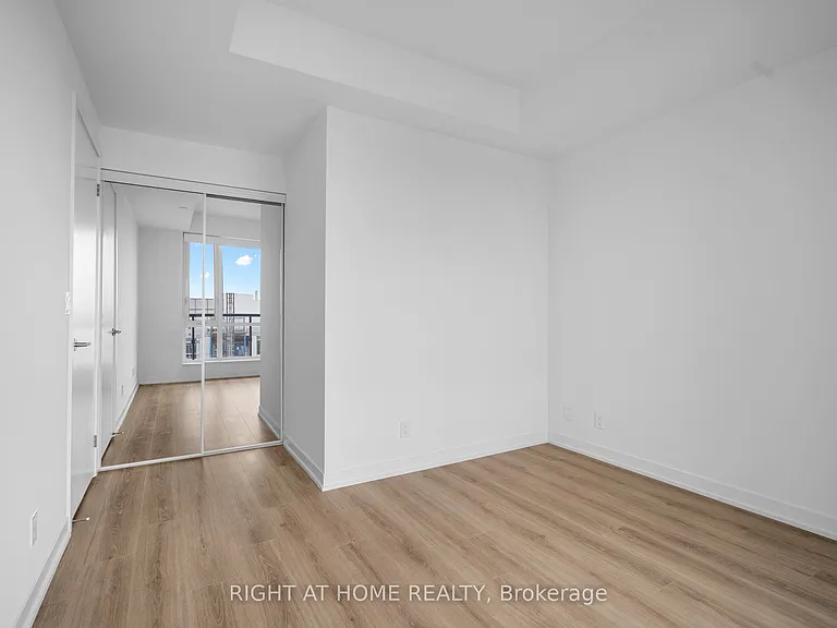 7950 Bathurst St #1424 — Photo 14