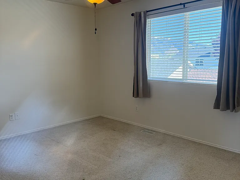 439 W 2125 N — Photo 10