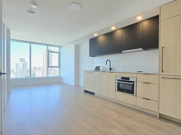 13645 102nd Ave #2712, Surrey, BC V3T 0S2