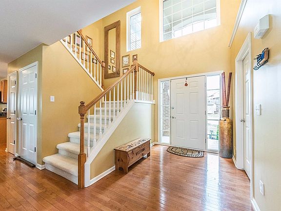 3rd image of 376 S Sedgewood Ln