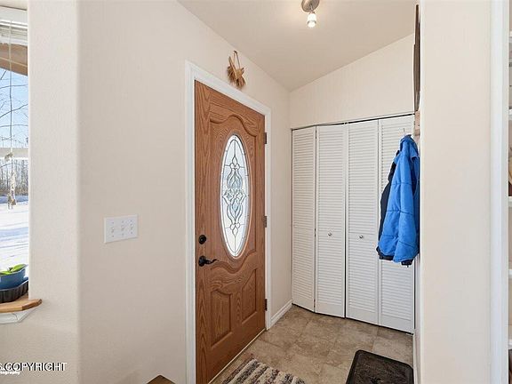 4th image of 582 N Beaver Lake Rd