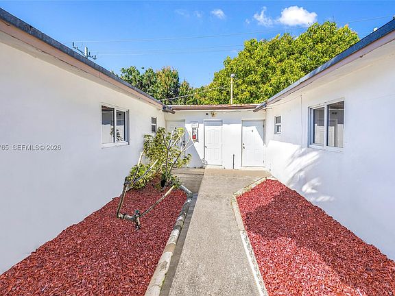 3rd image of 3021 NE 7th Ave