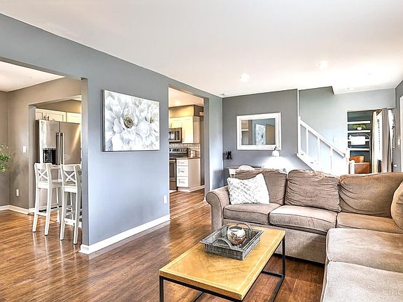 5th image of 1660 Laval Dr