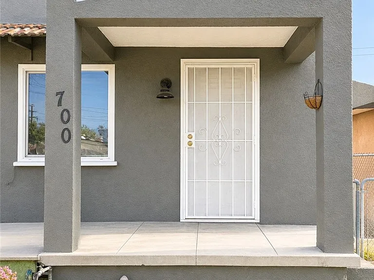 700 E State St — Photo 1