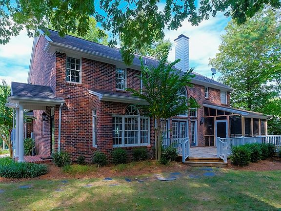 4th image of 803 Stoneybrook Dr