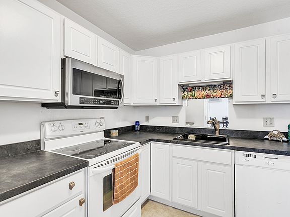 4th image of 15 Lovell Street #12