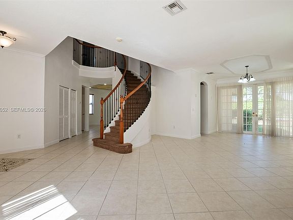 5th image of 16301 SW 49th Ct