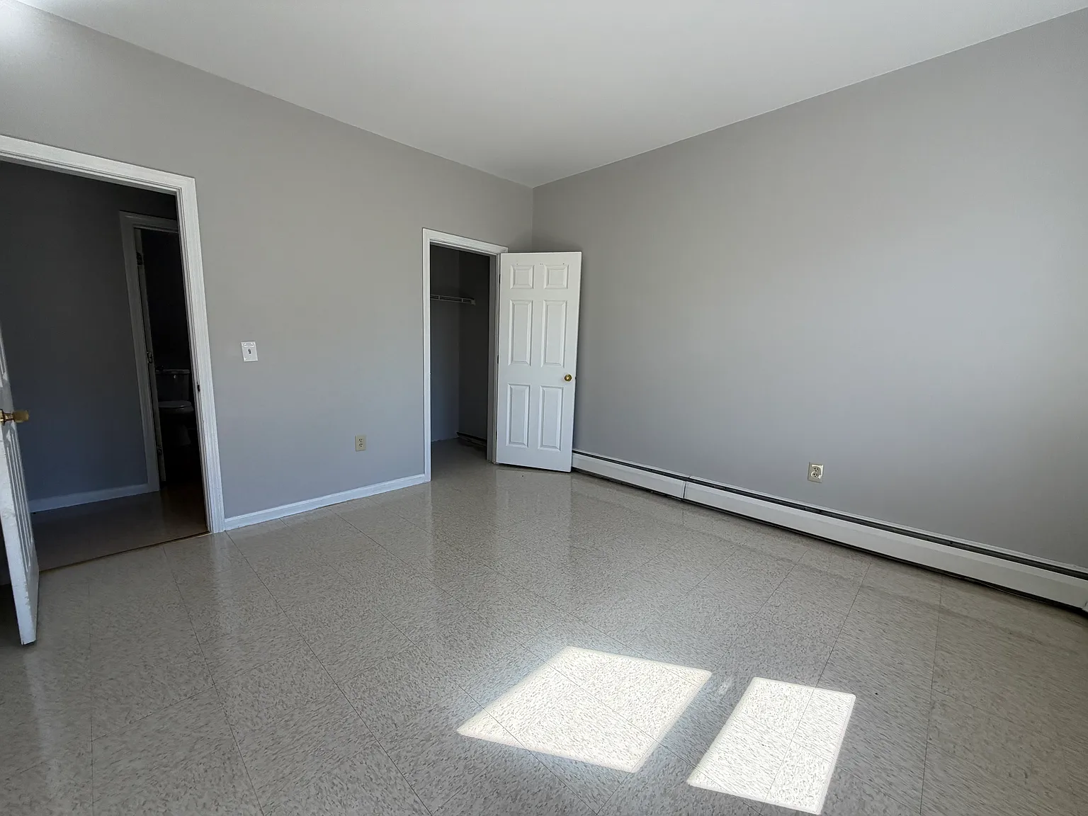 3 bed, 1000 sqft, $1,990 — Photo 3