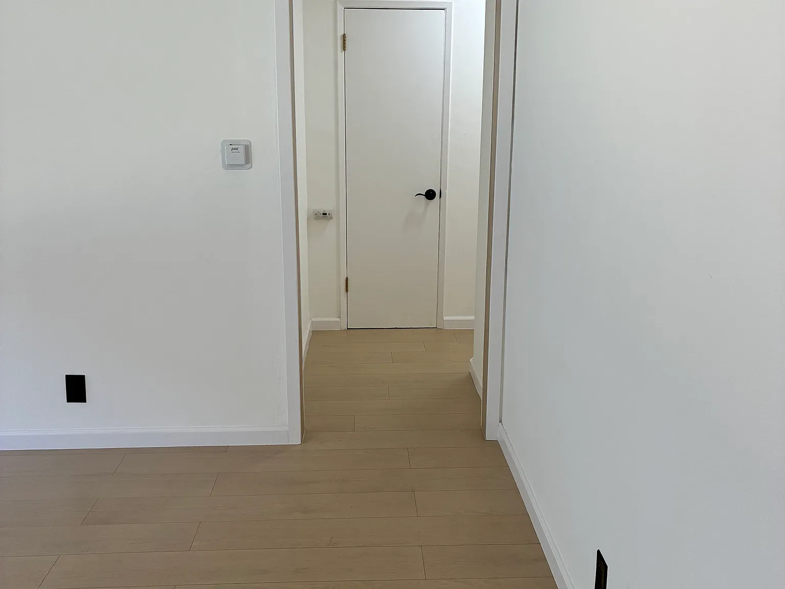 1250 N Kingsley Dr — Photo 3