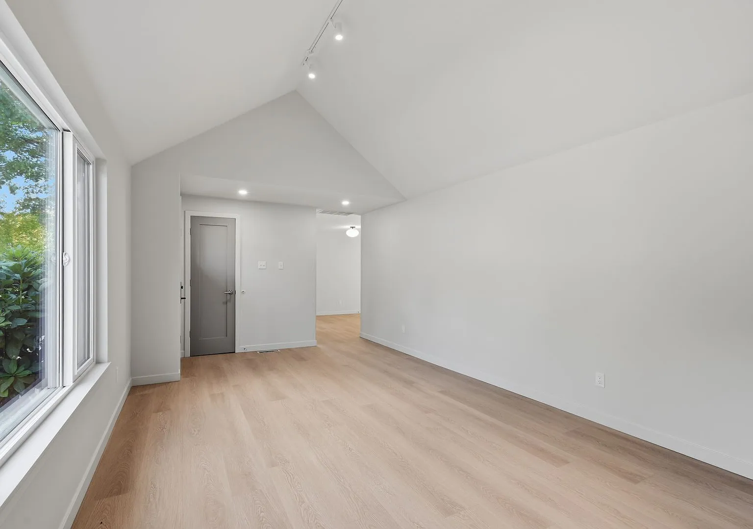 4Bd/2Ba Kirkland Home — Photo 3