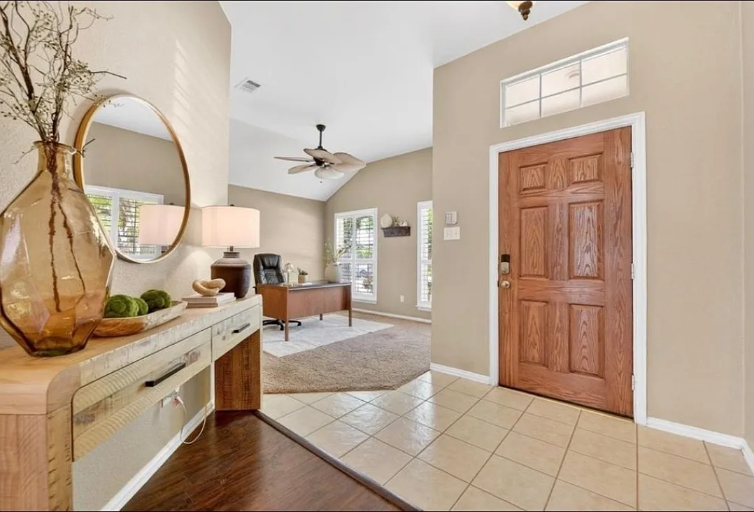 3 bed, 1876 sqft, $2,695 — Photo 2