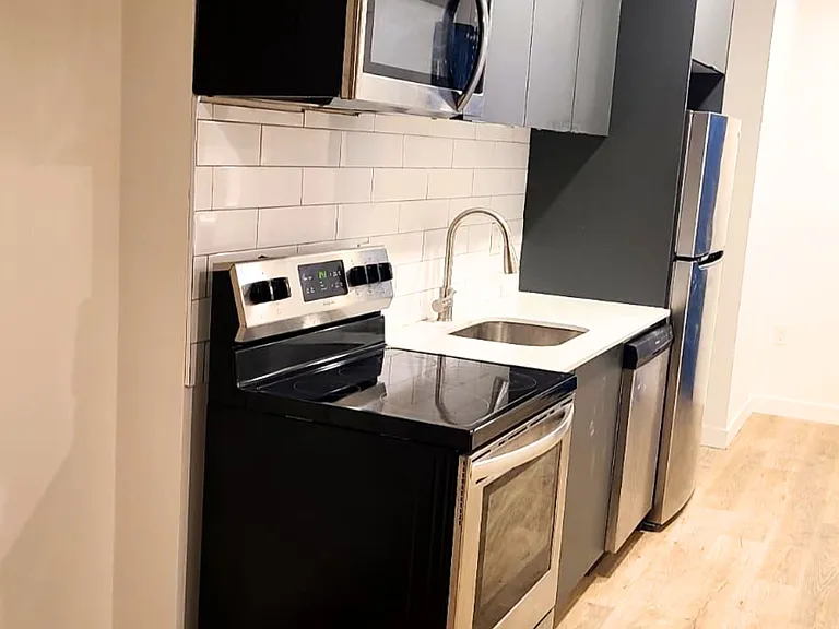 325 University Ave W #417 — Photo 4