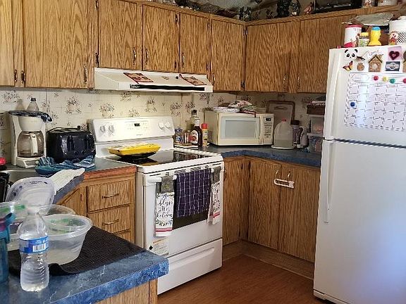 2nd image of 225 Panda Bear Ln