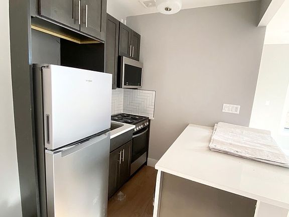 3rd image of 618 W 182nd St #43A
