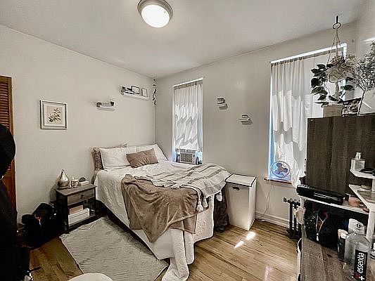3rd image of 86 Haven Ave APT 52