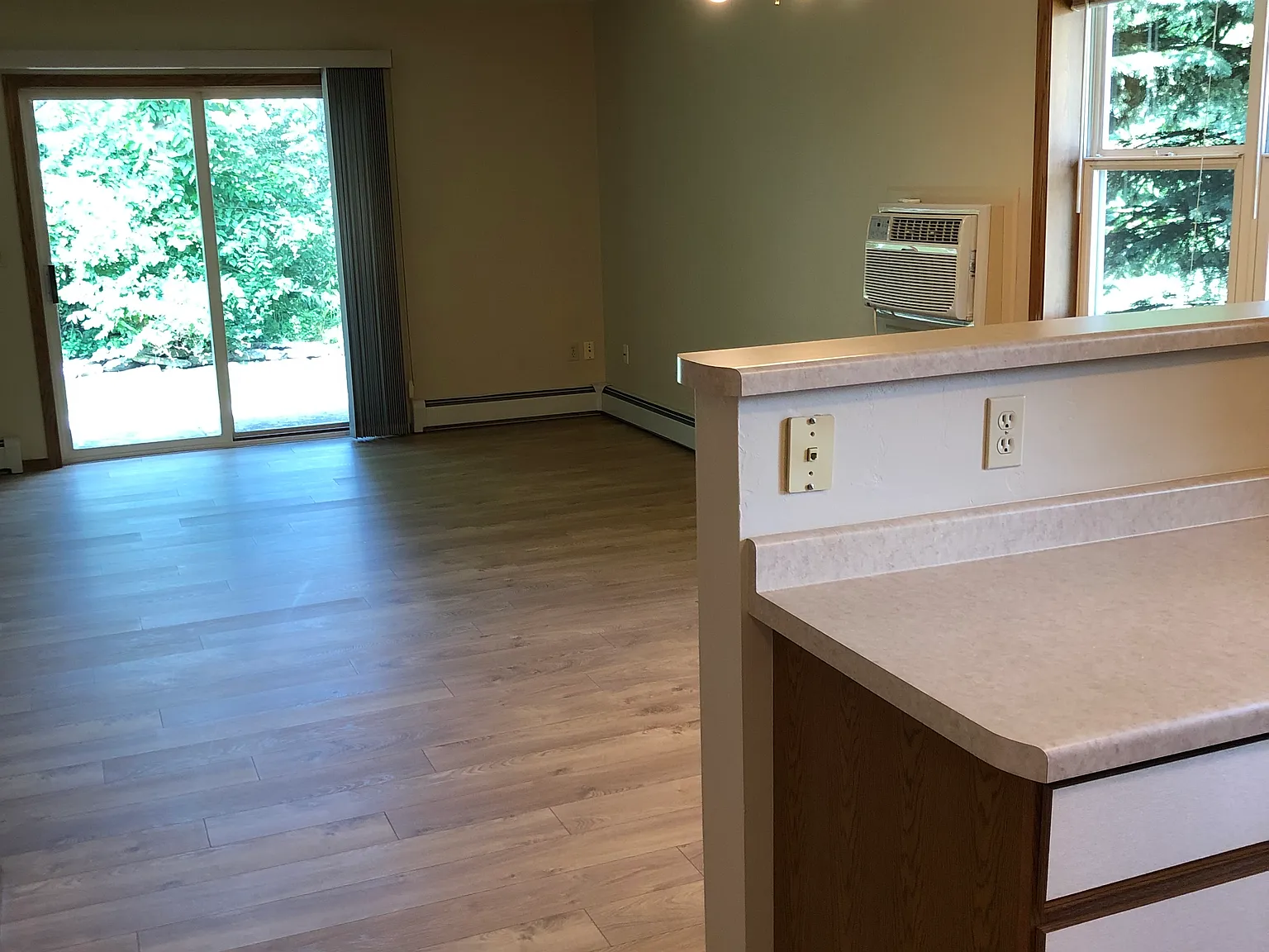 2 bed, 1210 sqft, $1,350 — Photo 4