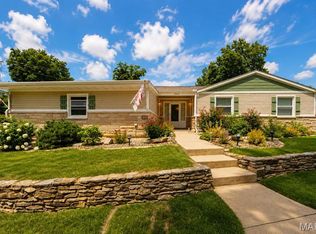 4900 Voltaire Dr, Godfrey, IL 62035