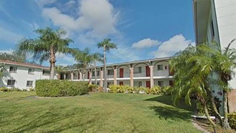 2 bed, 1.0 bath, 900 sqft, $1,375 — Photo 4