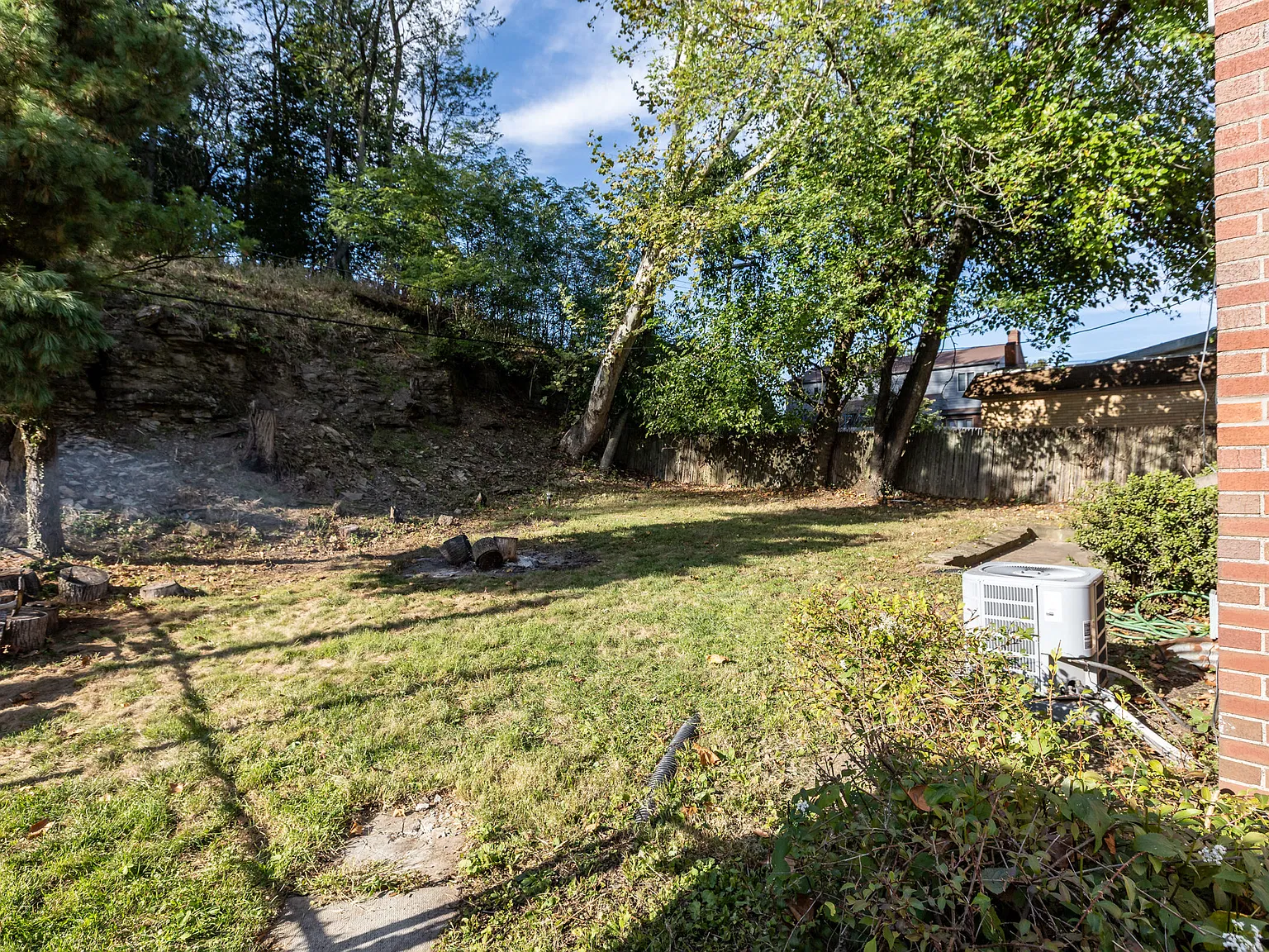 3 bed, 1.5 bath, 1240 sqft, $2,250 — Photo 4