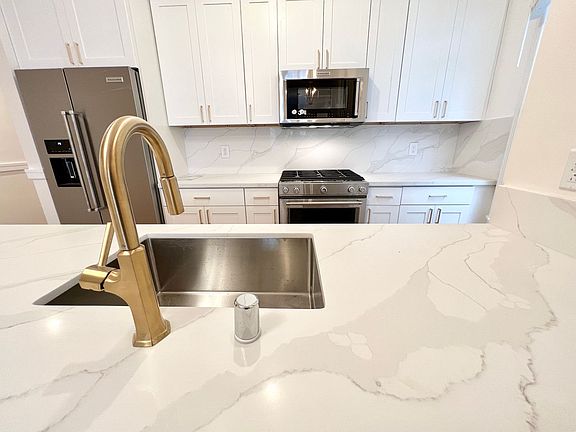 5th image of 710 Clayton St APT 2