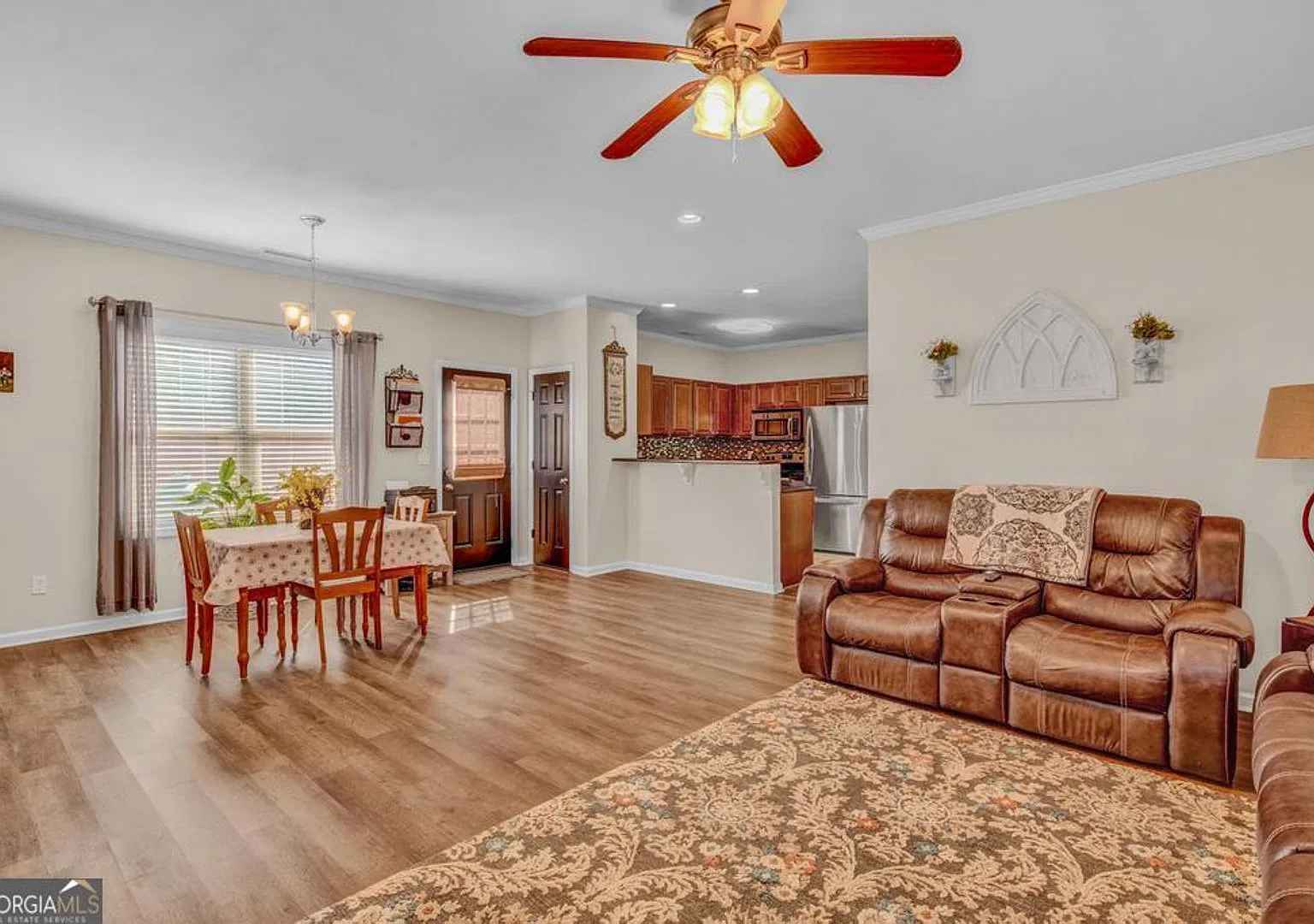 Well Maintained 3 Bedroom Home, Walkable to downtown Zebulon — Photo 3