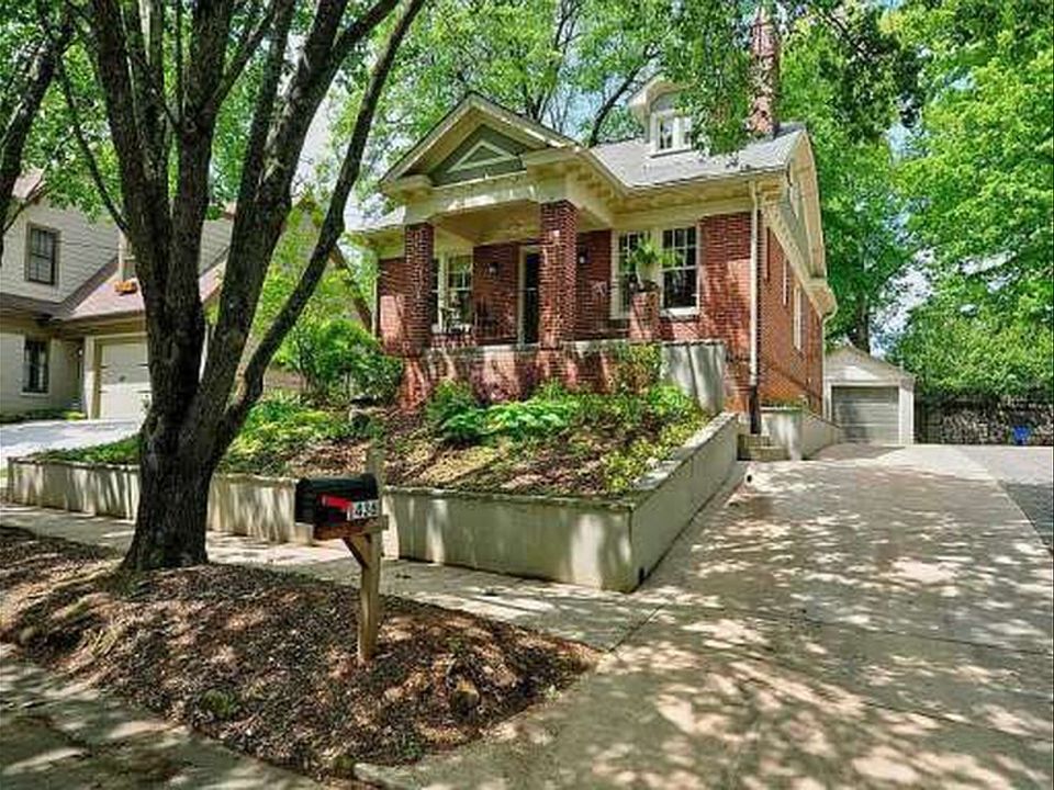 2nd image of 1436 High Point Pl NE