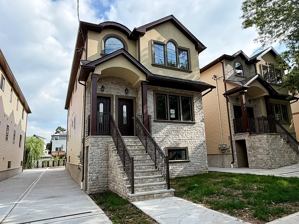 24 Hope Ave #2
