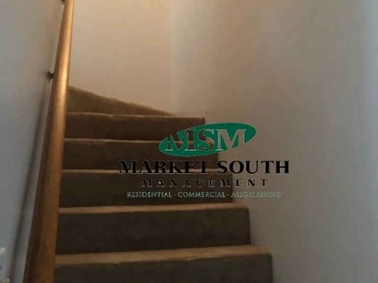 100 Hidden Lake Ct — Photo 2