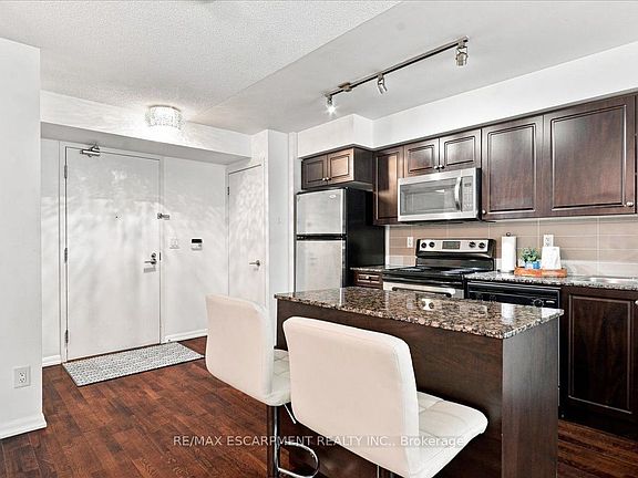 3rd image of 209 Fort York Blvd #676