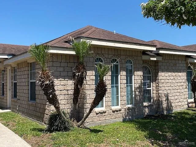 3 bed, 2.0 bath, 1114 sqft, $975 — Photo 2