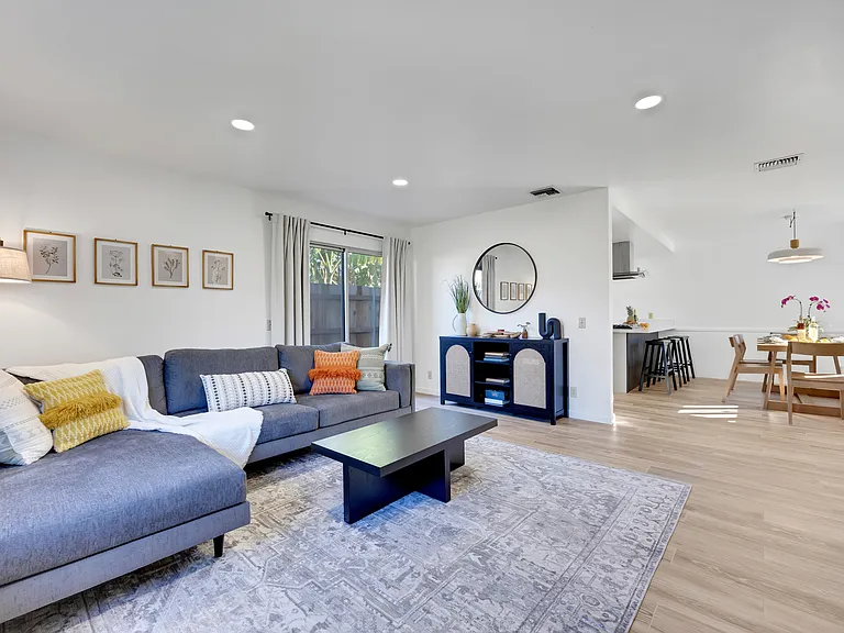 535 N Cerritos Ave — Photo 24