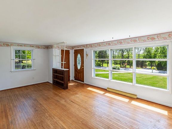 5th image of 883 Bleim Rd