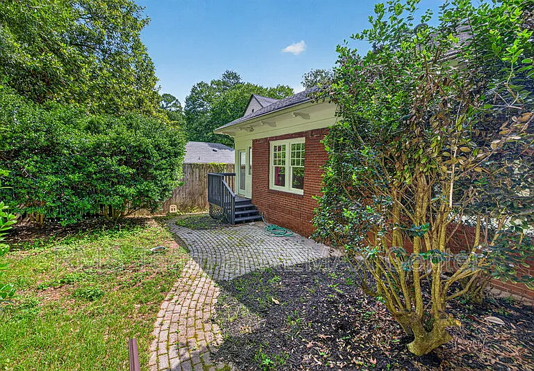 582 Clifton Rd NE — Photo 43