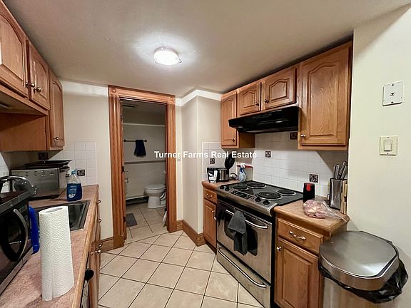 2nd image of 89R Myrtle St #Ar