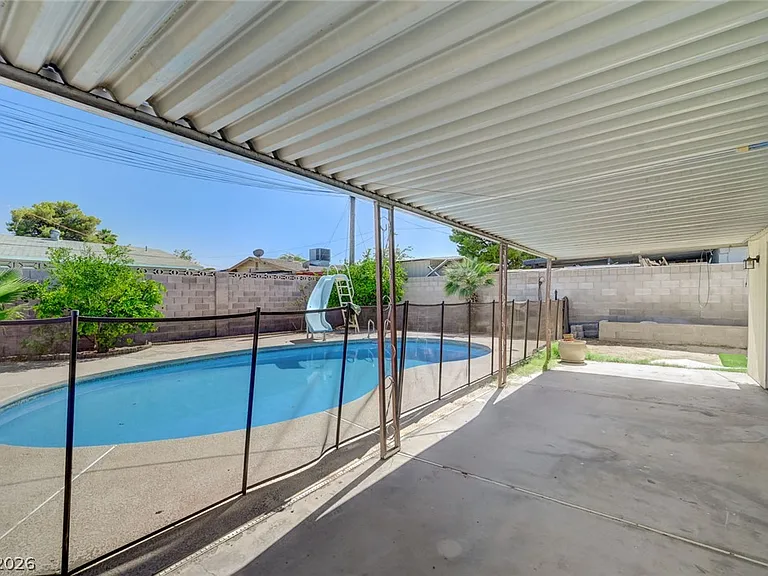 3917 W Oakey Blvd — Photo 29
