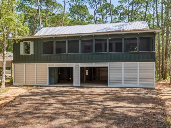910 Lockenbie Pl, Dauphin Island, AL 36528